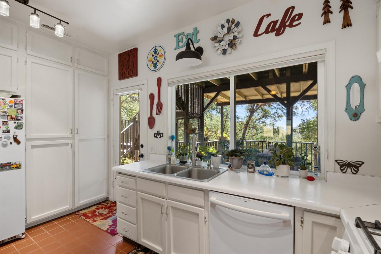 Charming Home on 12 Acres - photo 13