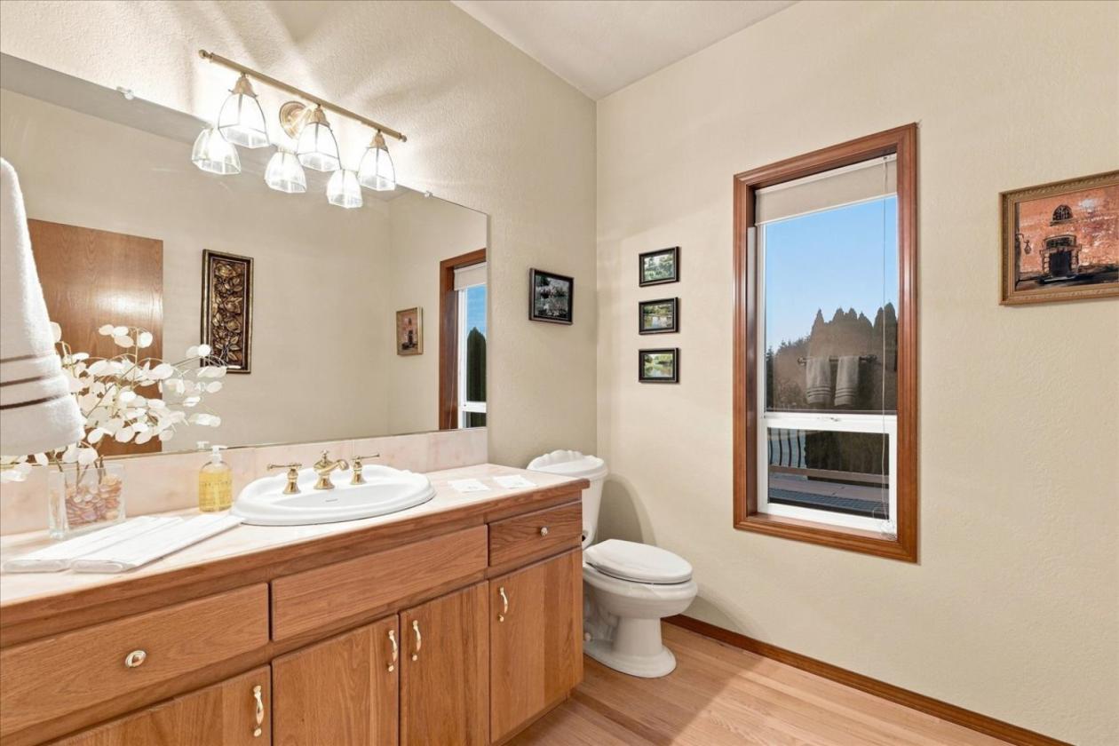 Custom Home on 7+ Acres in West Ridgefield - photo 11