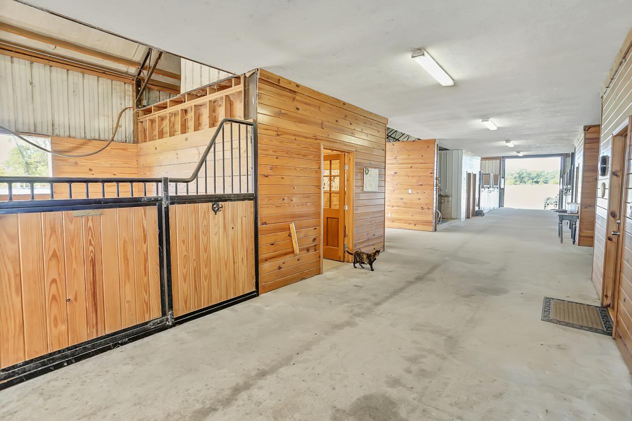 Mississippi Equestrian Estate, 17 euro stalls, - photo 22
