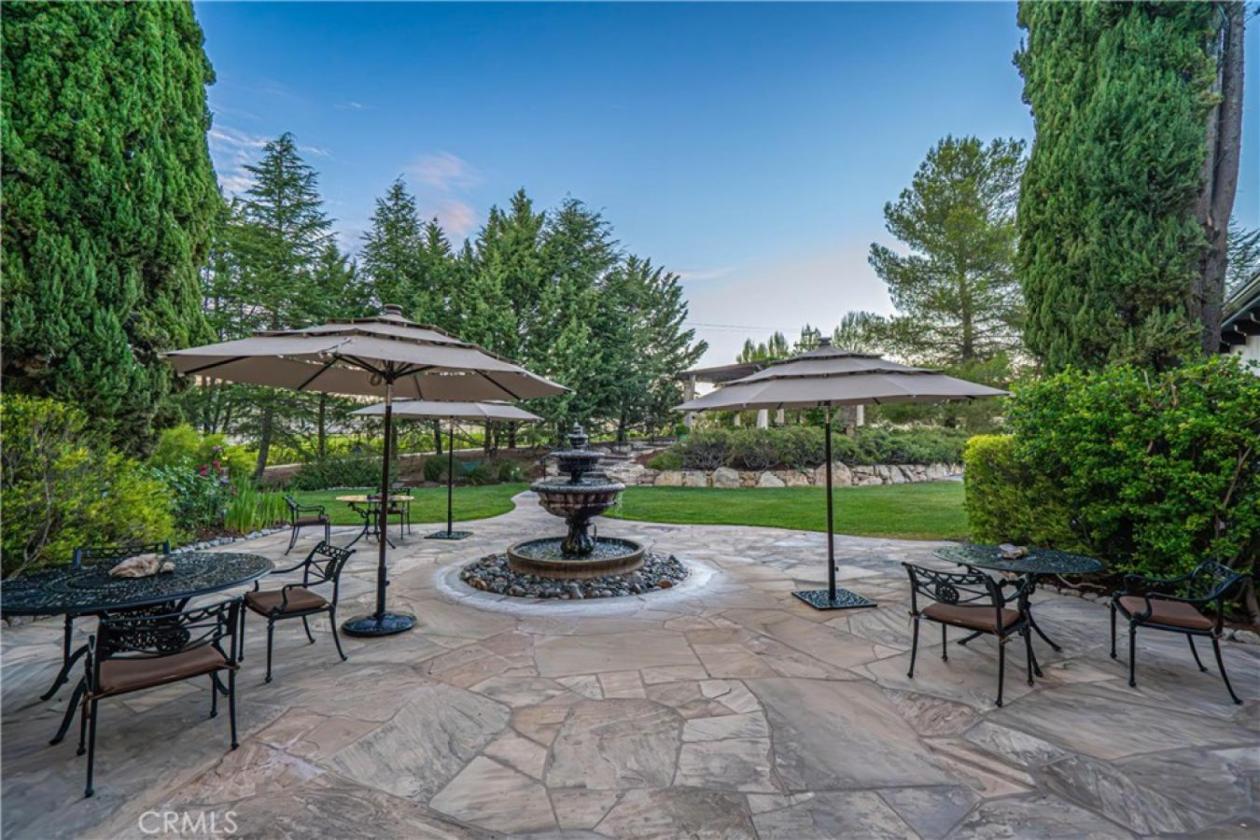 Captivating Tuscan-Inspired Estate - photo 4