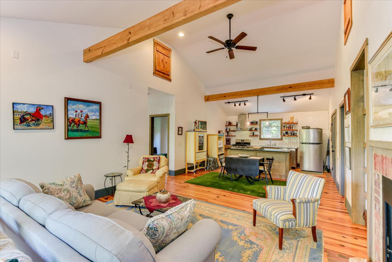 Charming 9 Acres Horse Property - photo 9