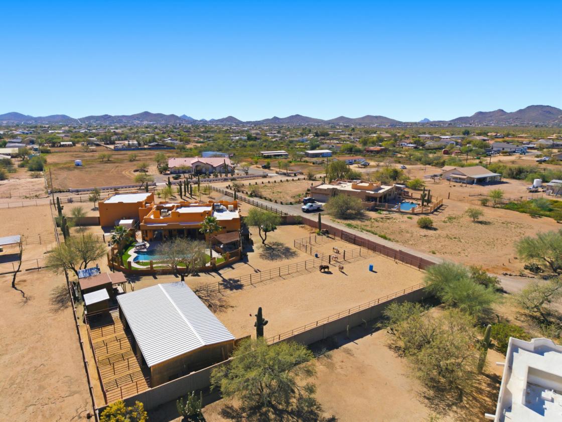 Desert Hills Luxury horse property on over an acre - photo 5