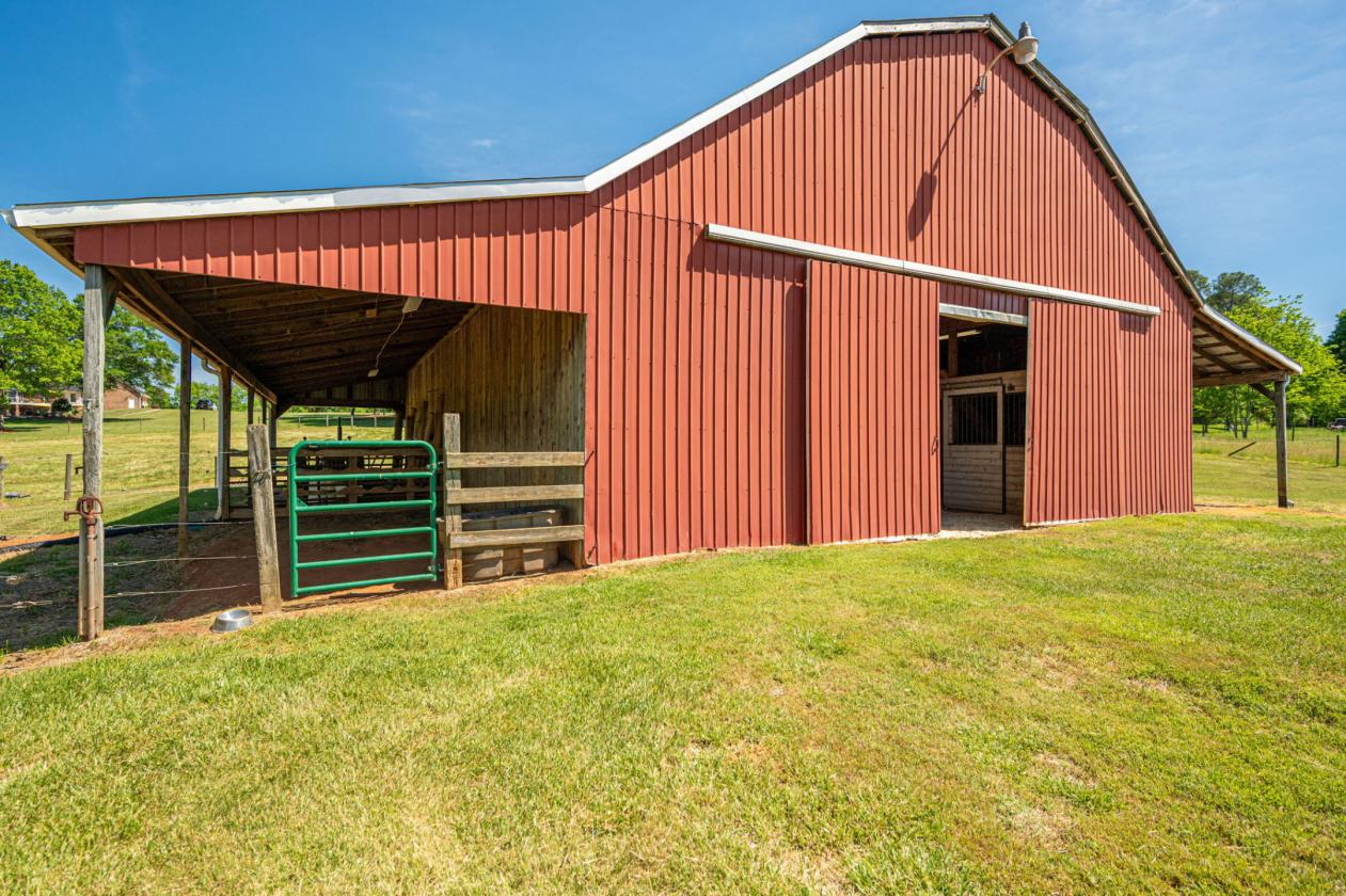 25-acre estate with river frontage and barn - photo 24