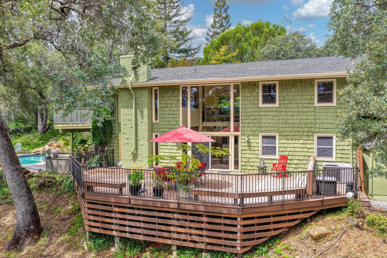 NEW PRICE! 3 bed, 2 bath, covered arena, 22 stalls - photo 4