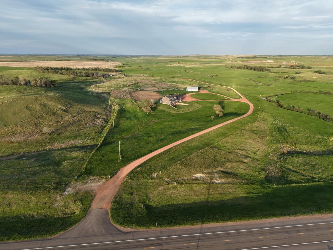 EXECUTIVE EQUESTRIAN ESTATE ON 36+ ACRES - photo 5