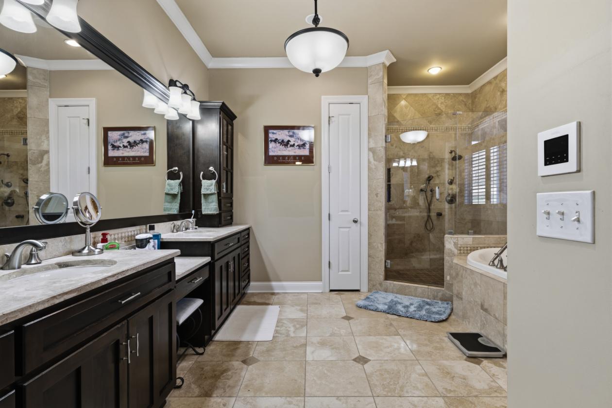 Peaceful Equestrian Estate with Dream Barn - photo 17