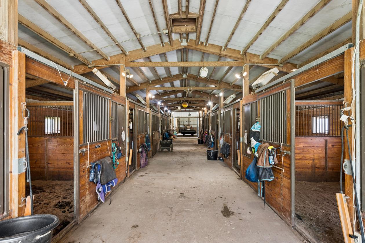 Beautiful Horse Farm with Indoor and Outdoor arena - photo 24