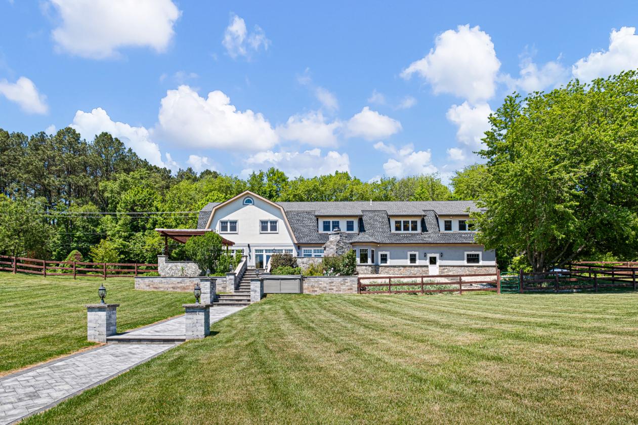 Barn Luxury Reimagined on 4.64 acres - photo 12
