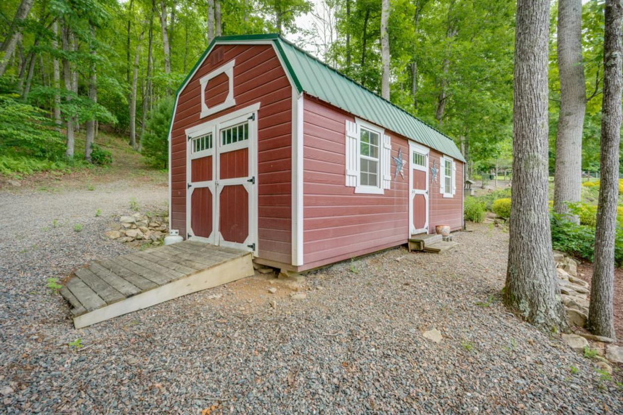 Mountain Home with Horse Barn and 5 Acres - photo 28