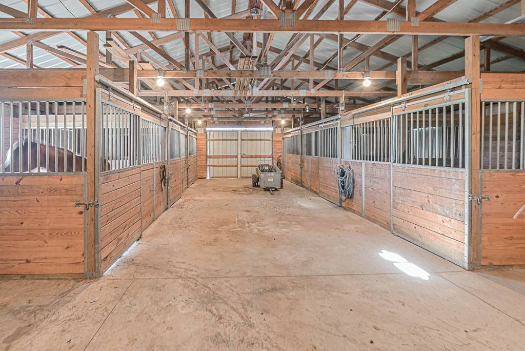 Exquisite Custom Ranch on 81.7 Acres - photo 28
