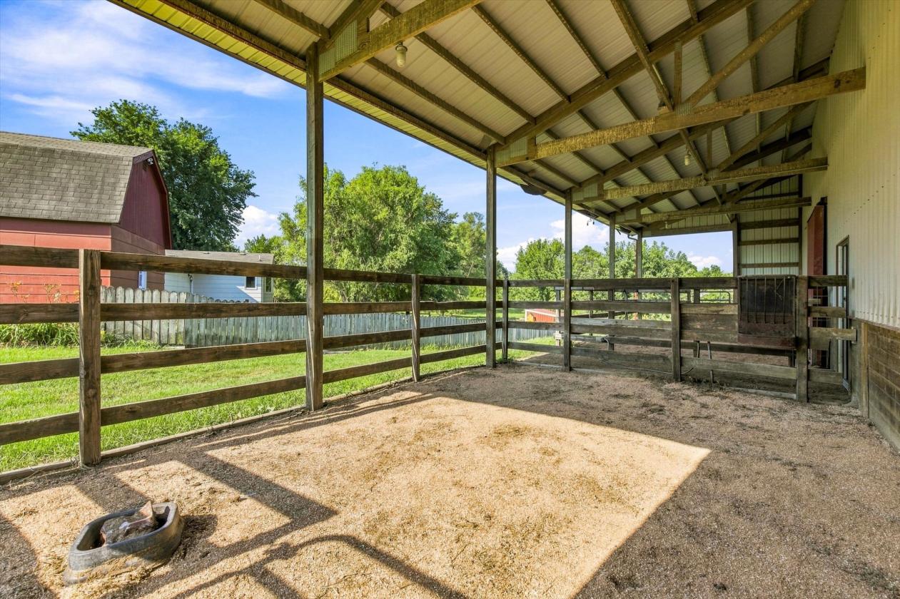 Turnkey Horse Property between Indianola + Norwalk - photo 28