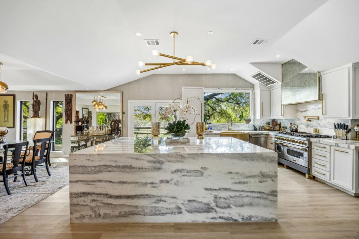 In-Town Luxury Resort Inspired Equestrian Retreat - photo 12