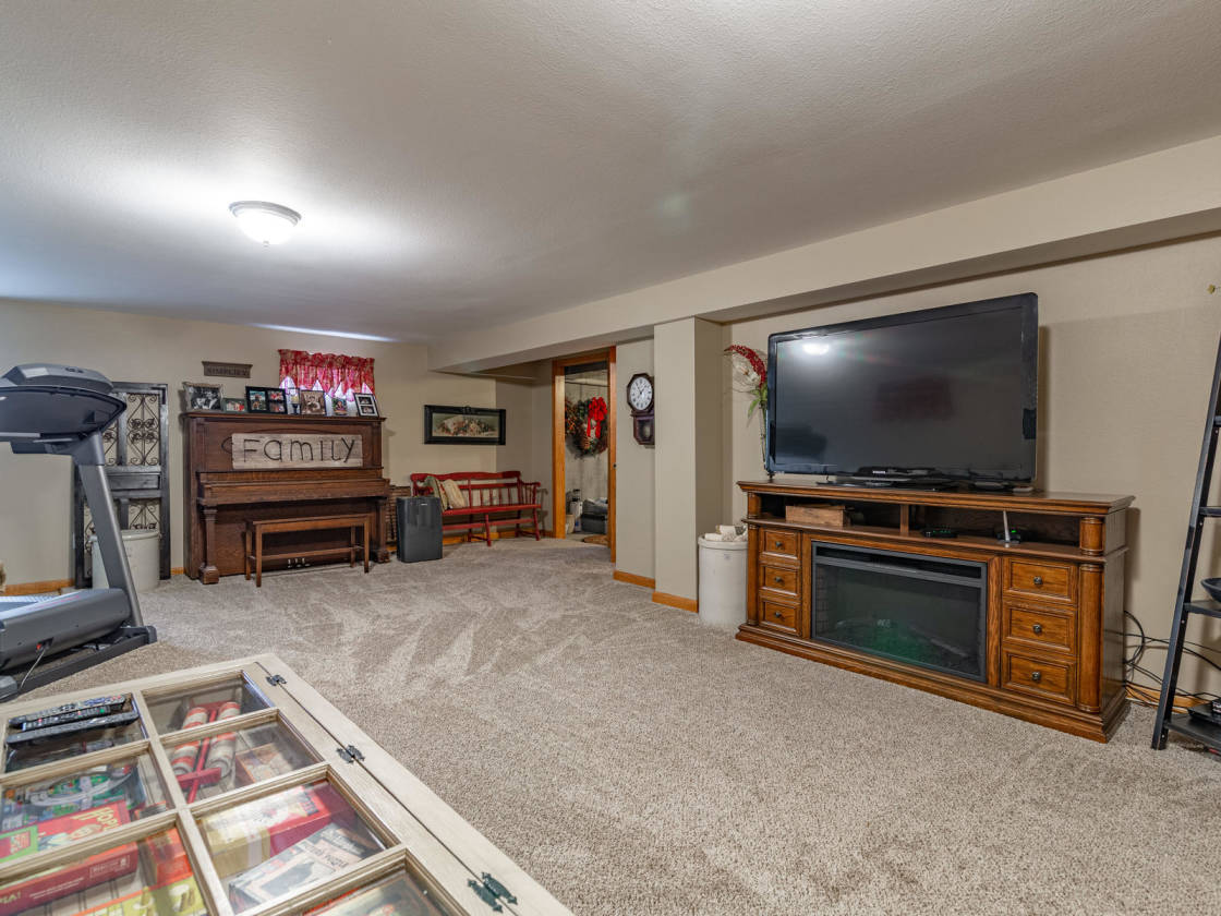 Home on 16 acres with River Frontage Guest home... Bonne