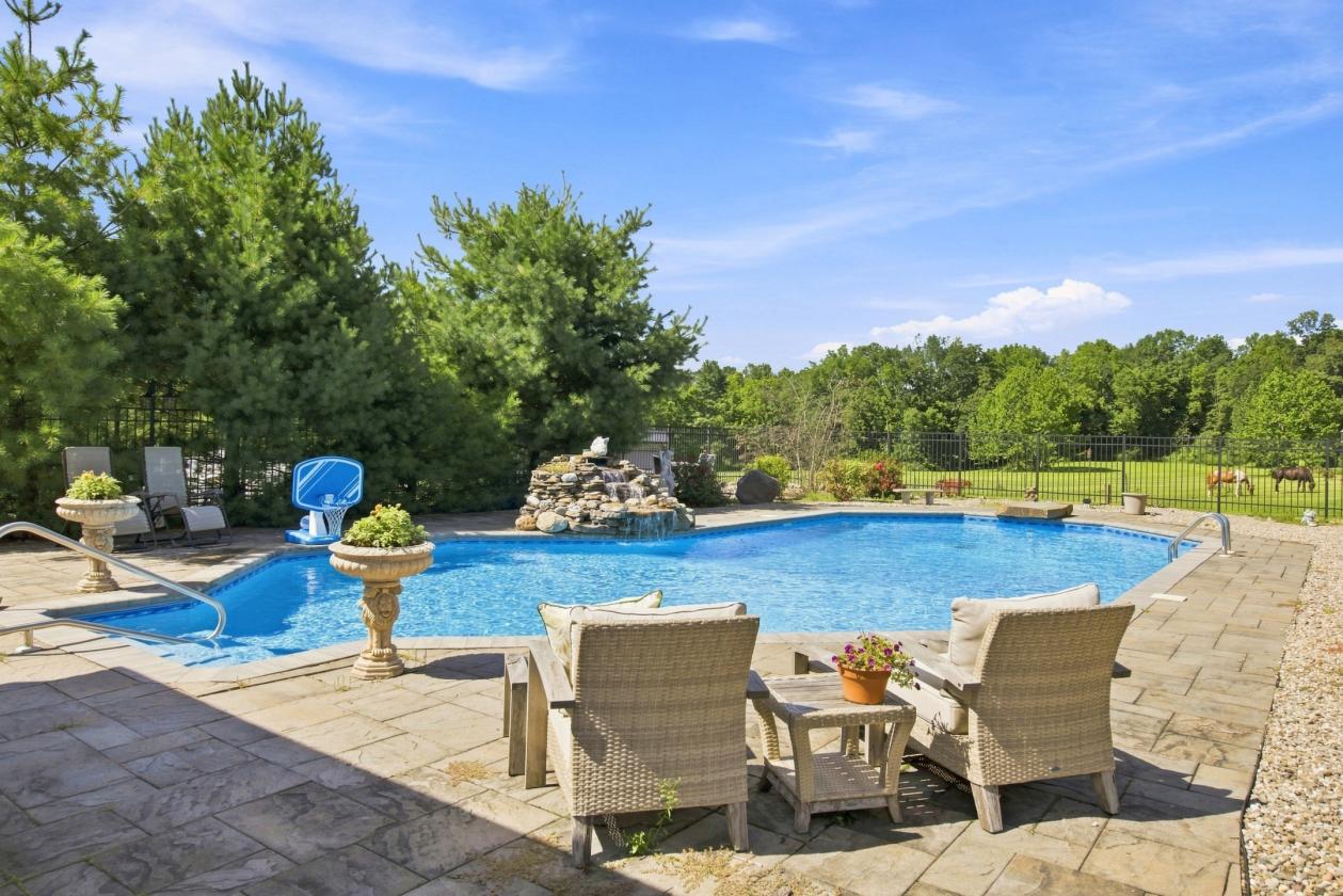 Equestrian Haven: Pool, Barns, Paddocks & More - photo 5