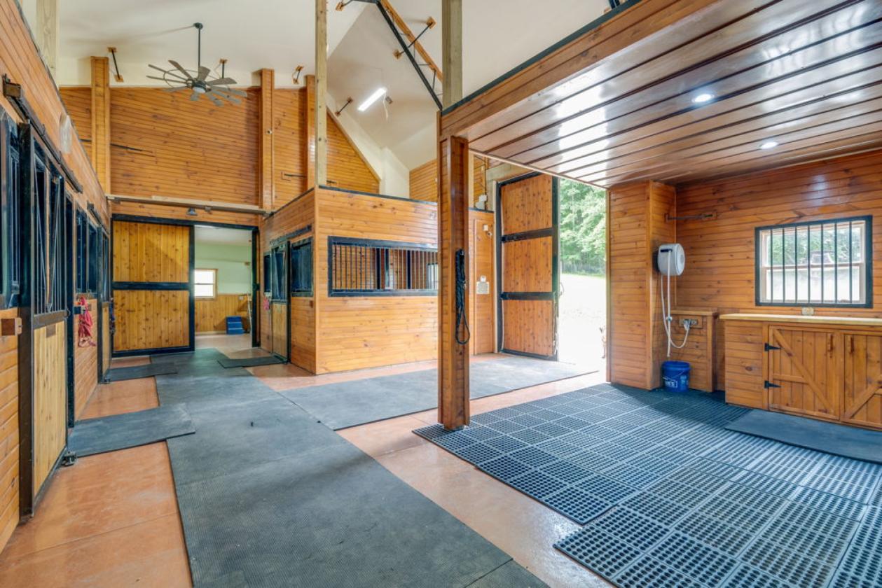 Mountain Home with Horse Barn and 5 Acres - photo 16