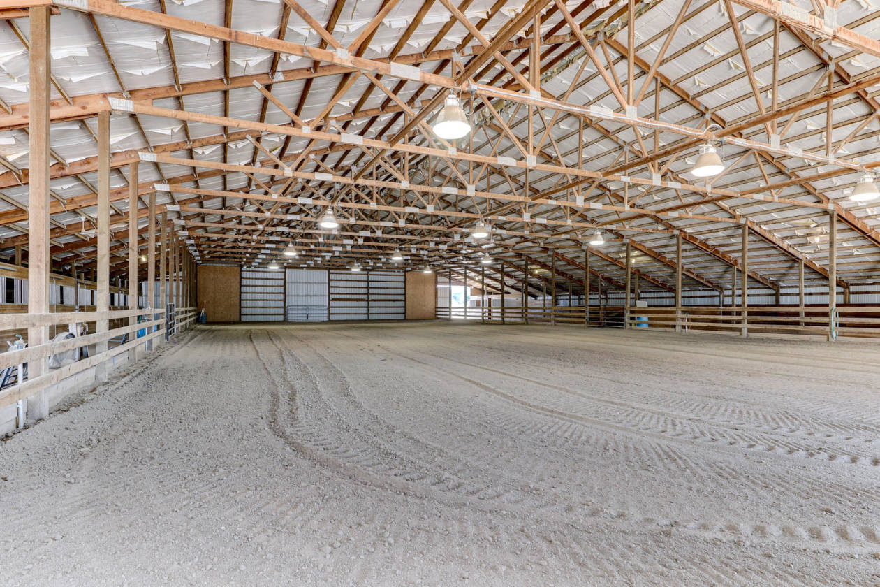 Indoor Arena with 9 stall barn on 2.32 Acres in... Nampa, Canyon