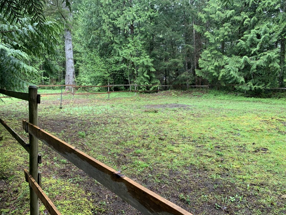 5.5 acres to operate your equine venture training or boarding