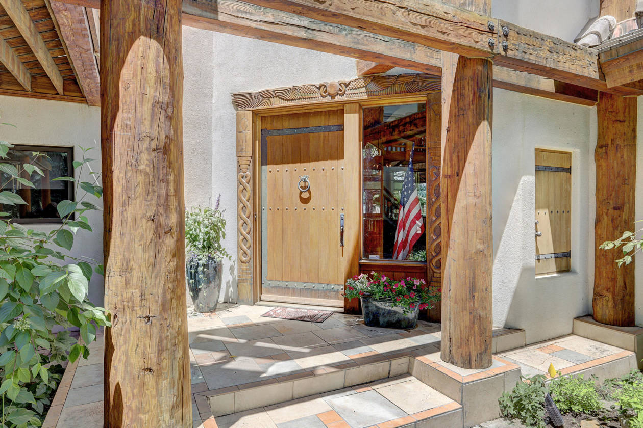 Colorado Mountain horse property with many water features. Buena