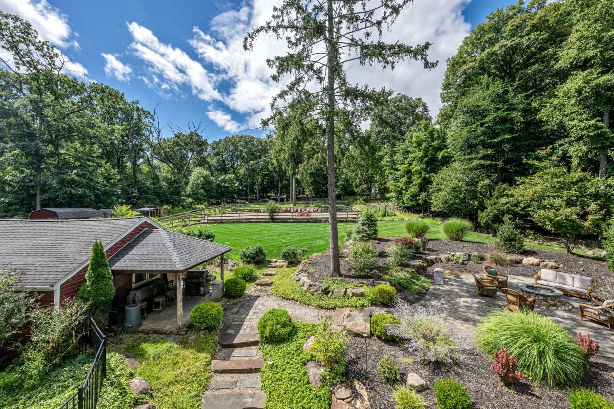 Horse Property on 6.5 acres with 3 stalls - photo 8