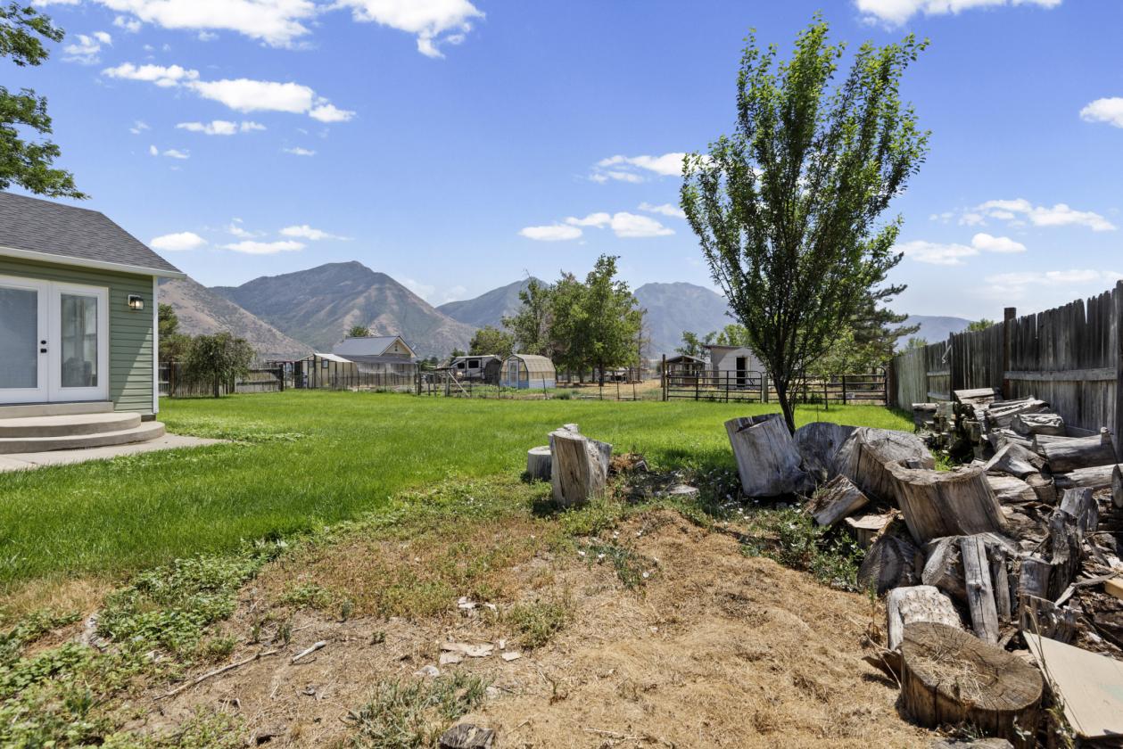 Beautiful Horse Property on 1 Acre - photo 23