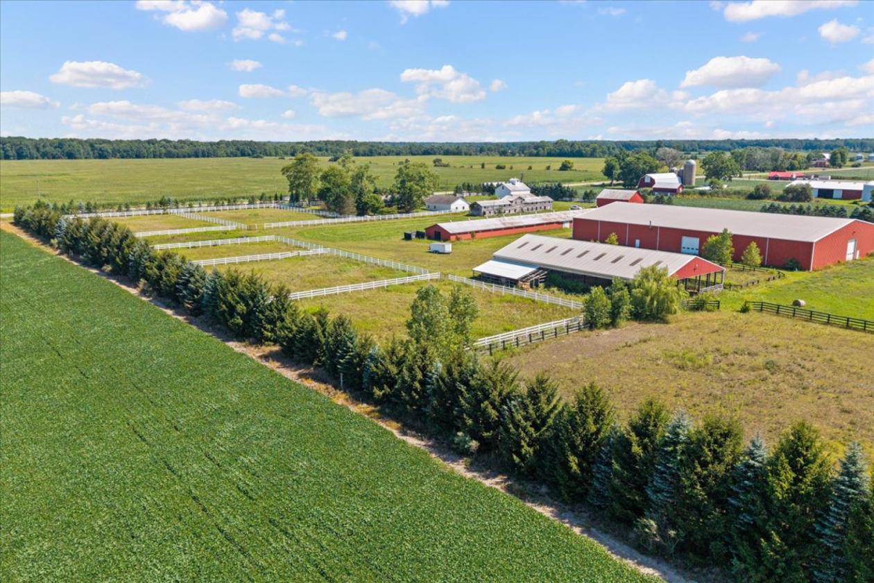 ST. CLAIR - 40 ACRE - 27 STALL - INDOOR ARENA - photo 21