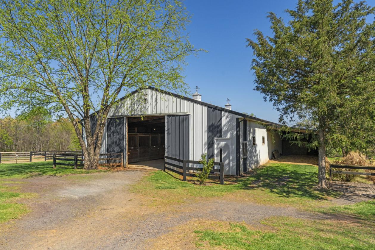 Equestrian Dream: Arenas, Homes & Charm - photo 19