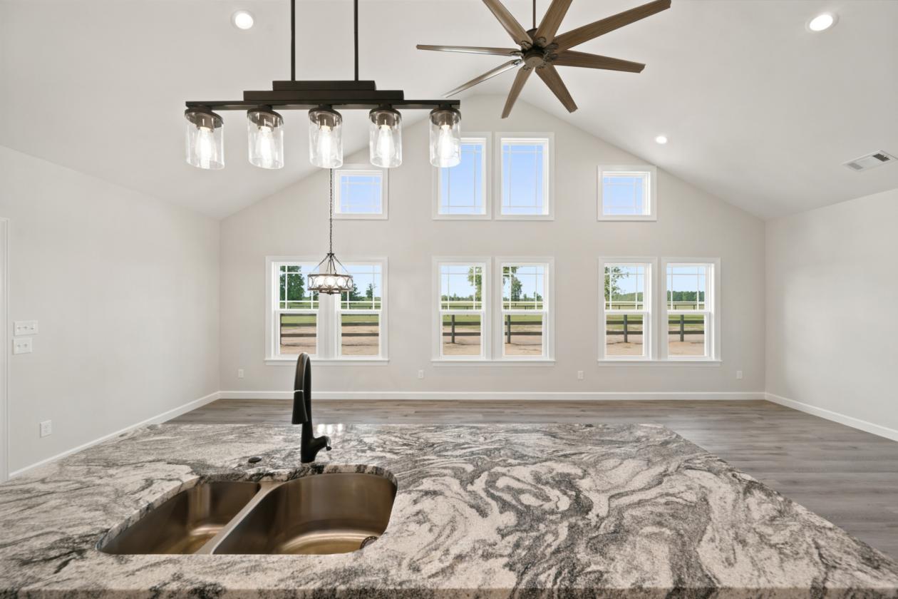 New Move-In Ready Equestrian Home on 8.72 Acres - photo 9