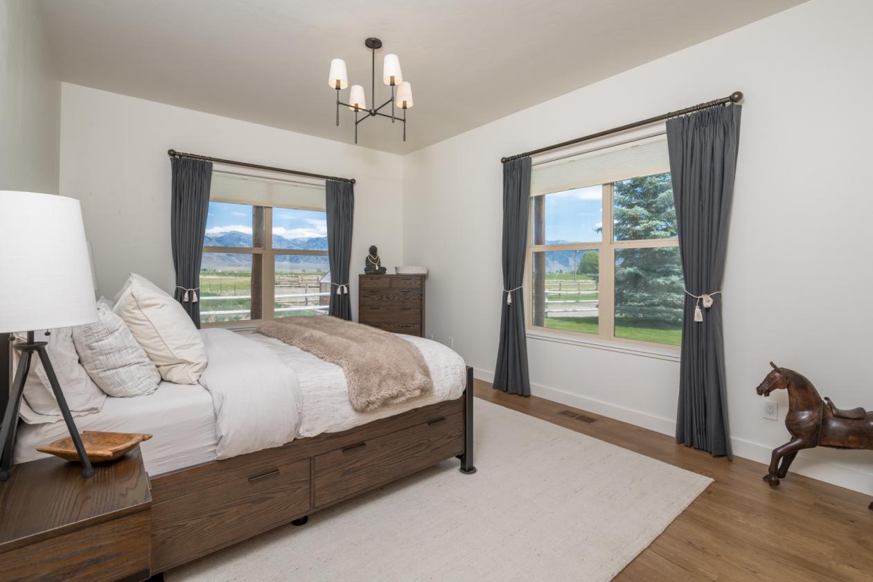 Turnkey Equestrian Estate, Stunning Views - photo 12