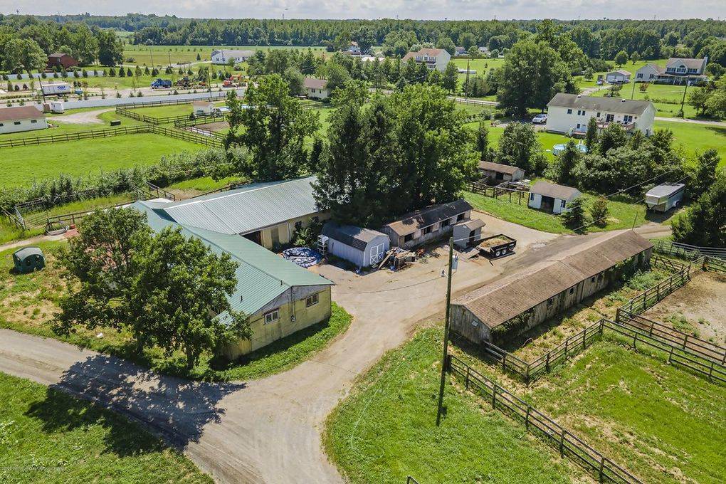 Harness Horse Training Facility WITH Stonedust Training Track