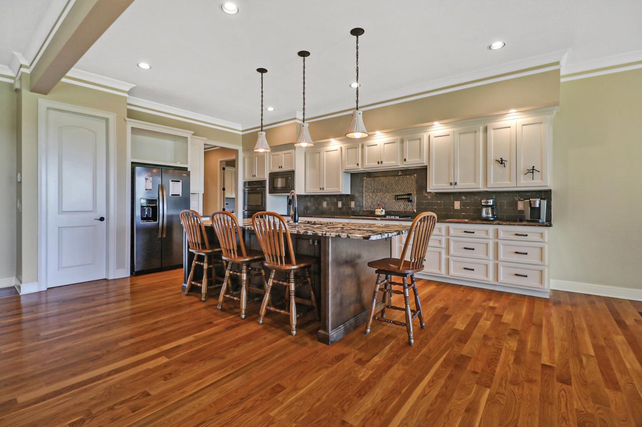 Luxury living meets sweeping, unforgettable views - photo 15