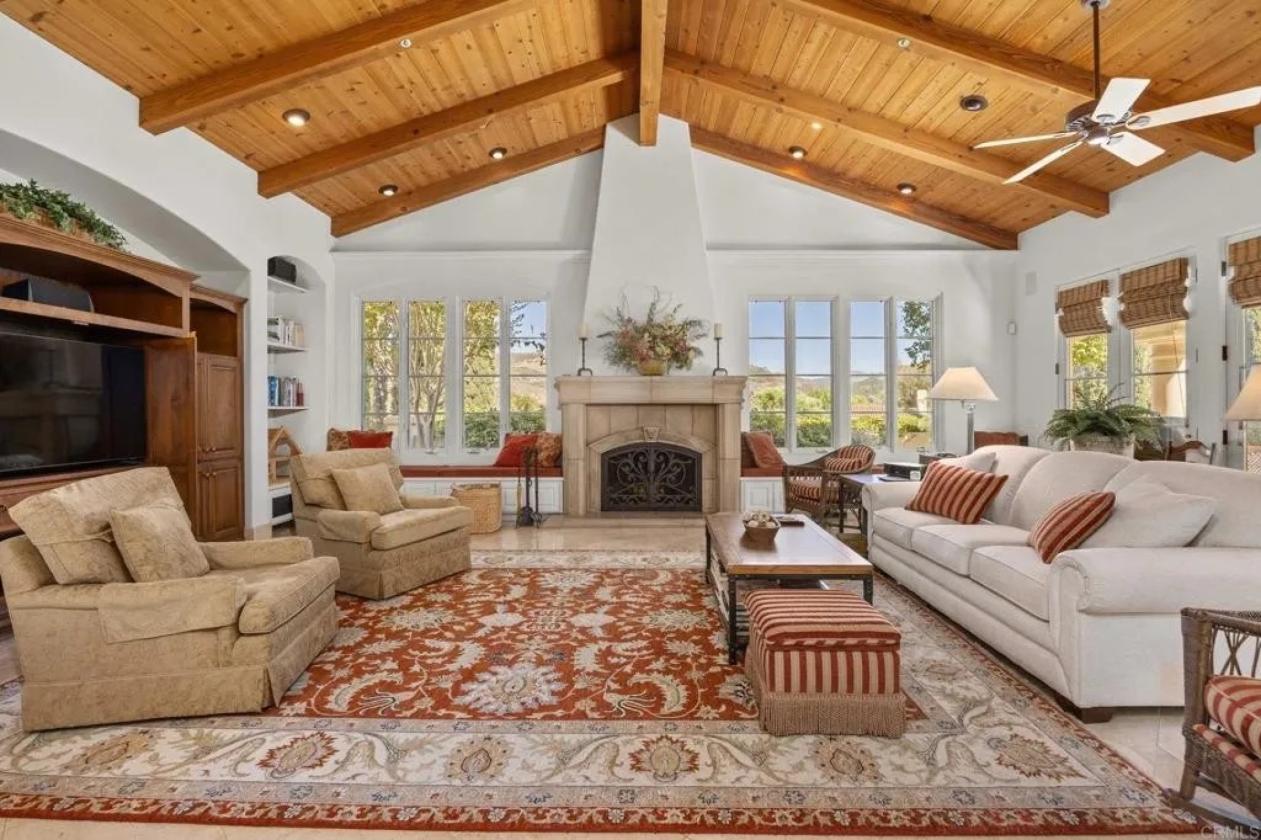 Italian Villa in Prestigious Equestrian Community - photo 20