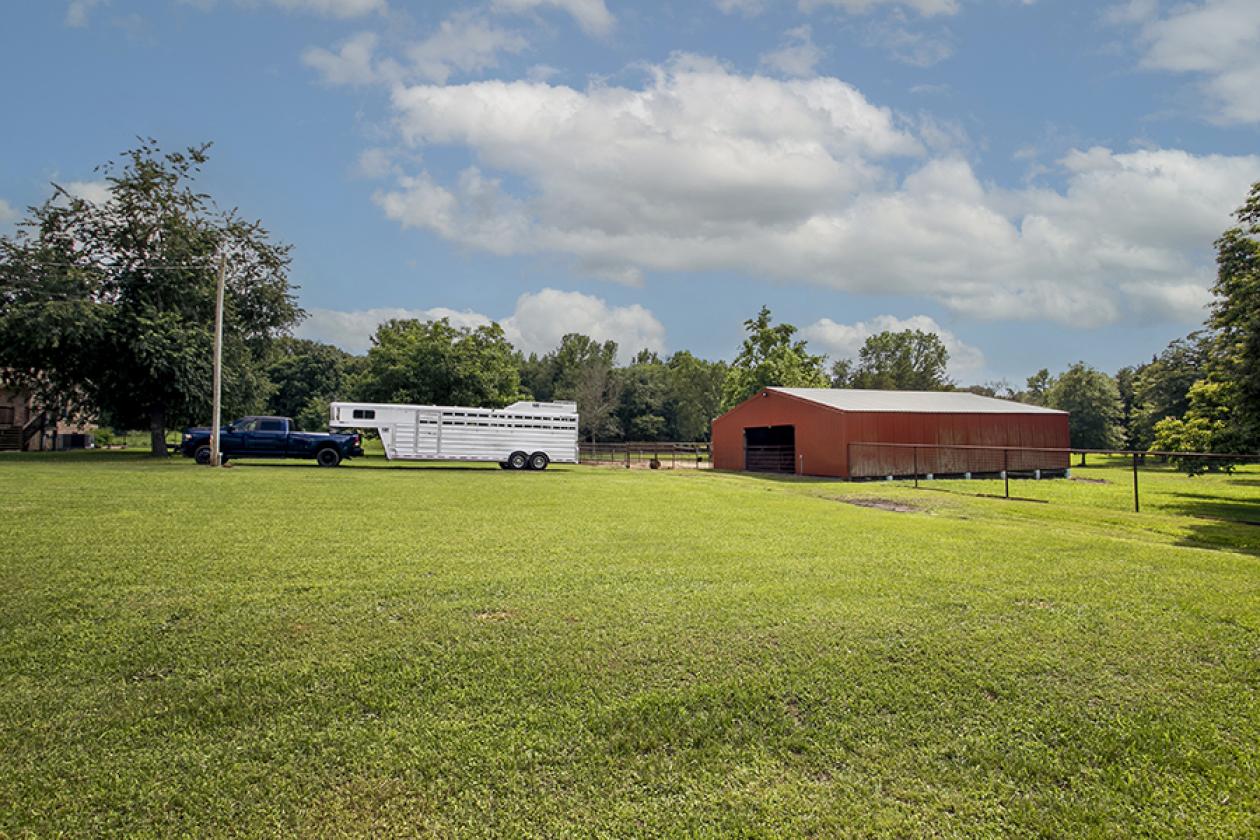 Turnkey Horse Farm on 5 acres with barn - photo 21