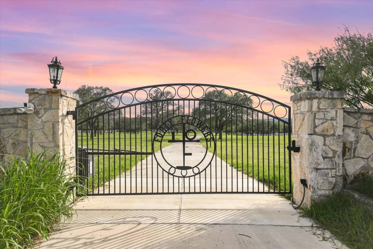 Horse Property for sale.