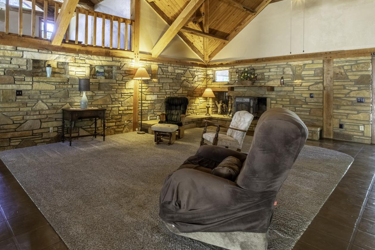 Luxury Timberframe Home with Horse Facilities - photo 16