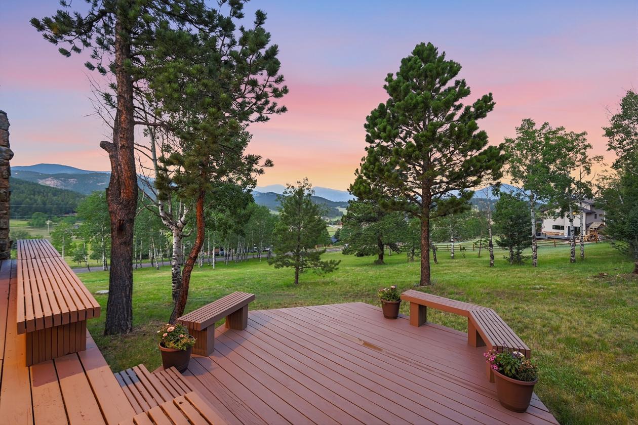 MCM Architecture & Mountain Views! - photo 6