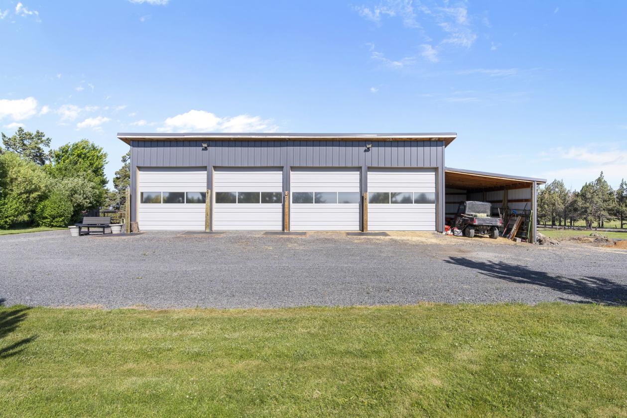 Contemporary NE Bend Horse Property - photo 27