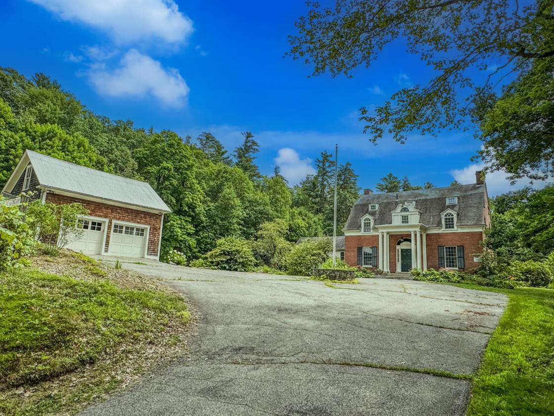 Own a piece of History - Classic Brick Colonial - photo 7