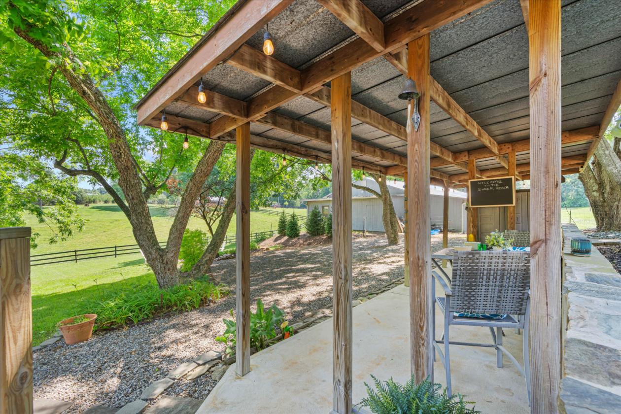 Equestrian Retreat with Pastures and Sunset Views - photo 7