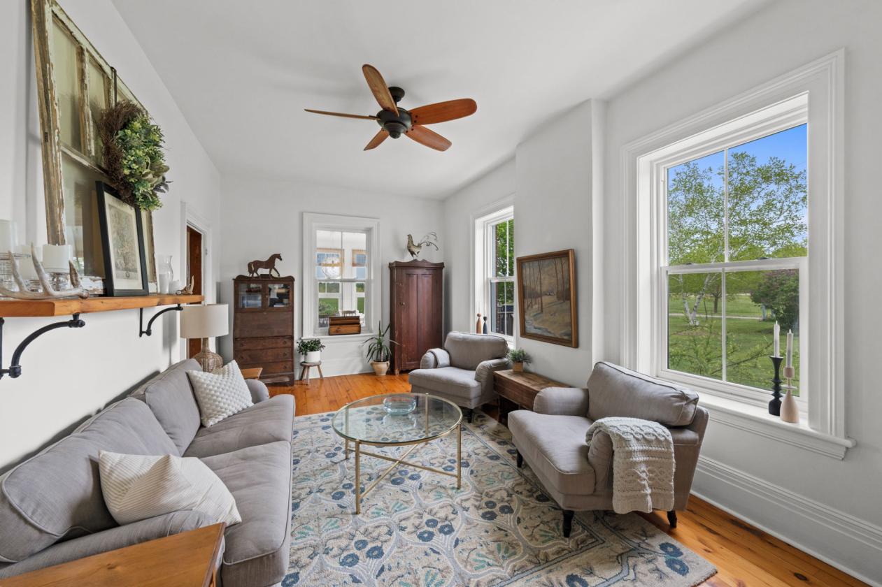 Turnkey equestrian farm w/renovated house/barns! - photo 15