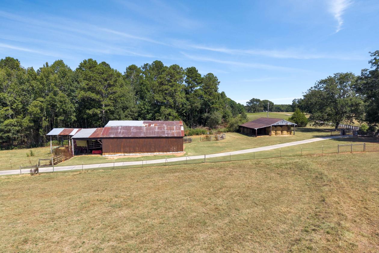 Luxury Country Estate on 15.6 Acres - photo 22