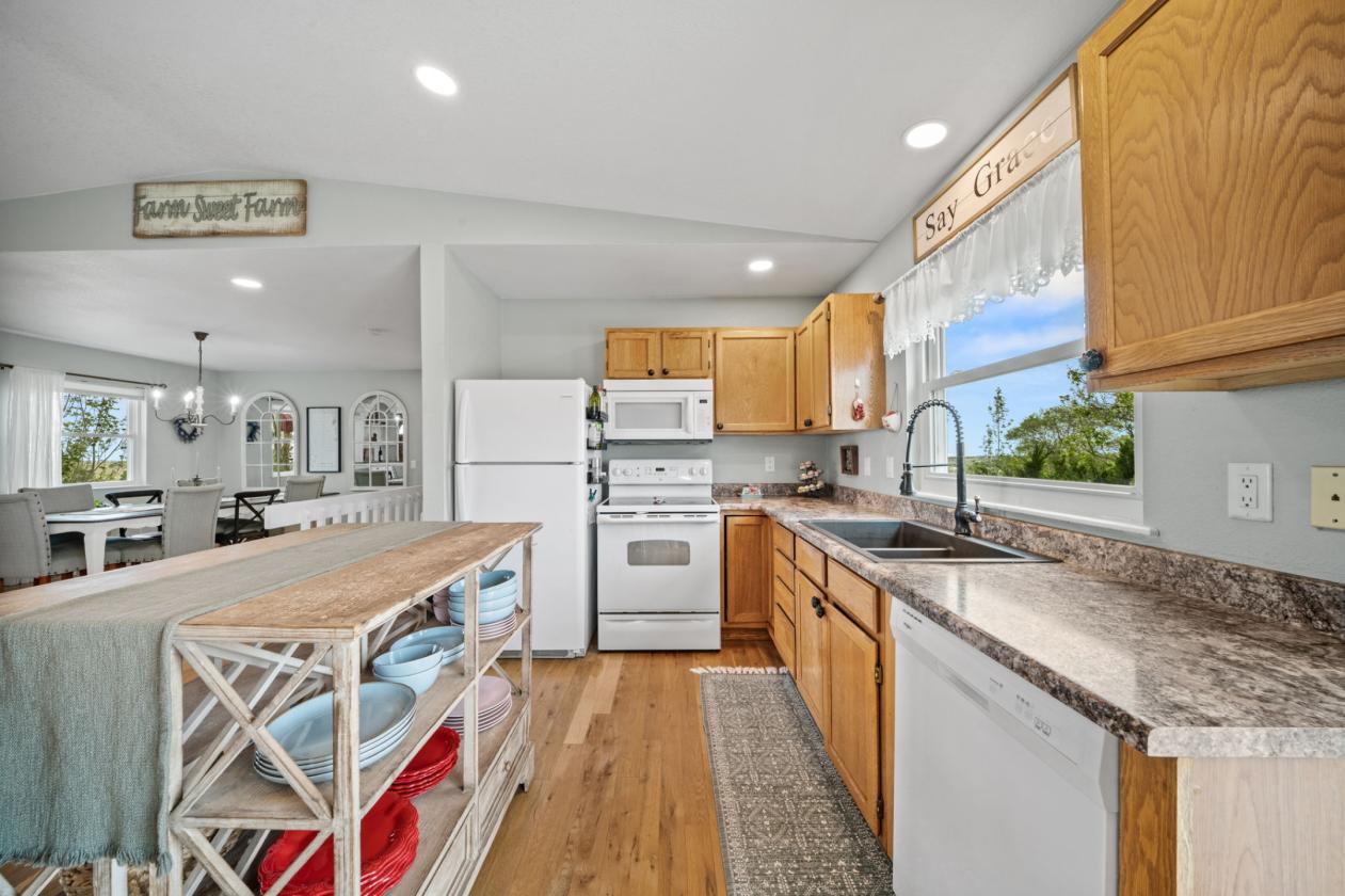 Pikes Peak Views & Horse-Ready Living - photo 9