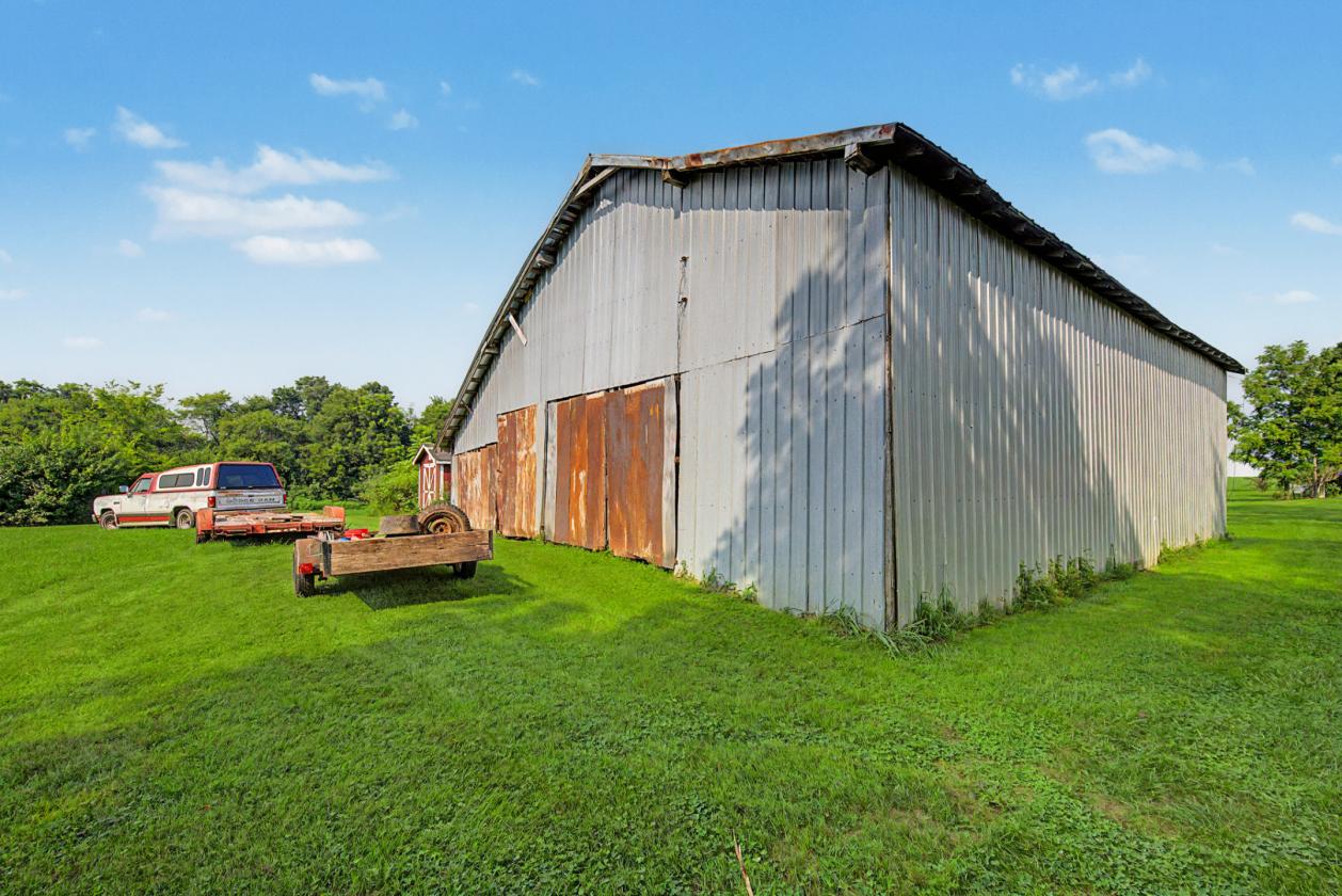 GORGEOUS PROPERTY WITH 12.72 ACRES - photo 11