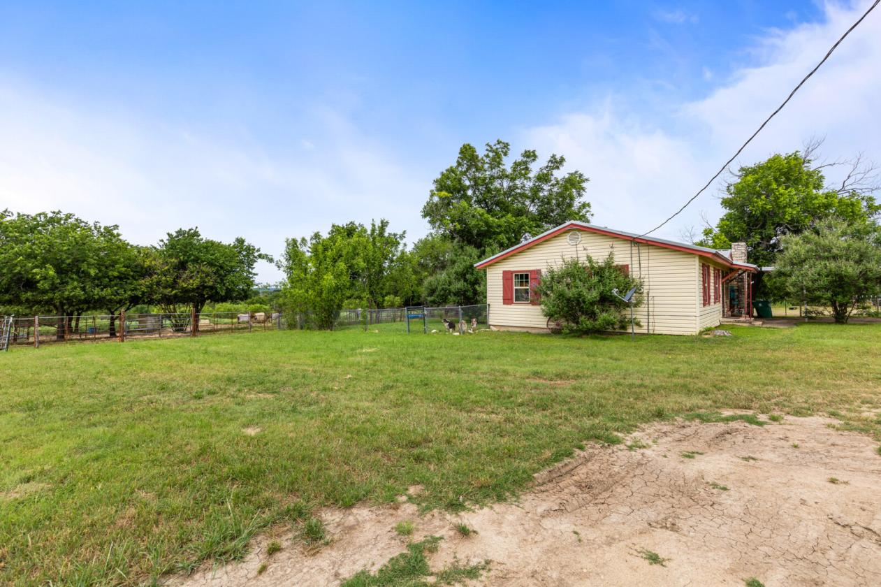 Horse property with gorgeous views - photo 7