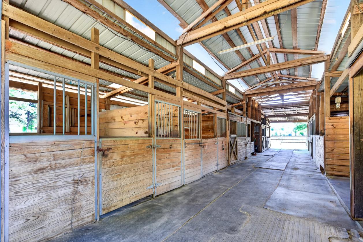 Experience the Ultimate Equestrian Lifestyle - photo 8