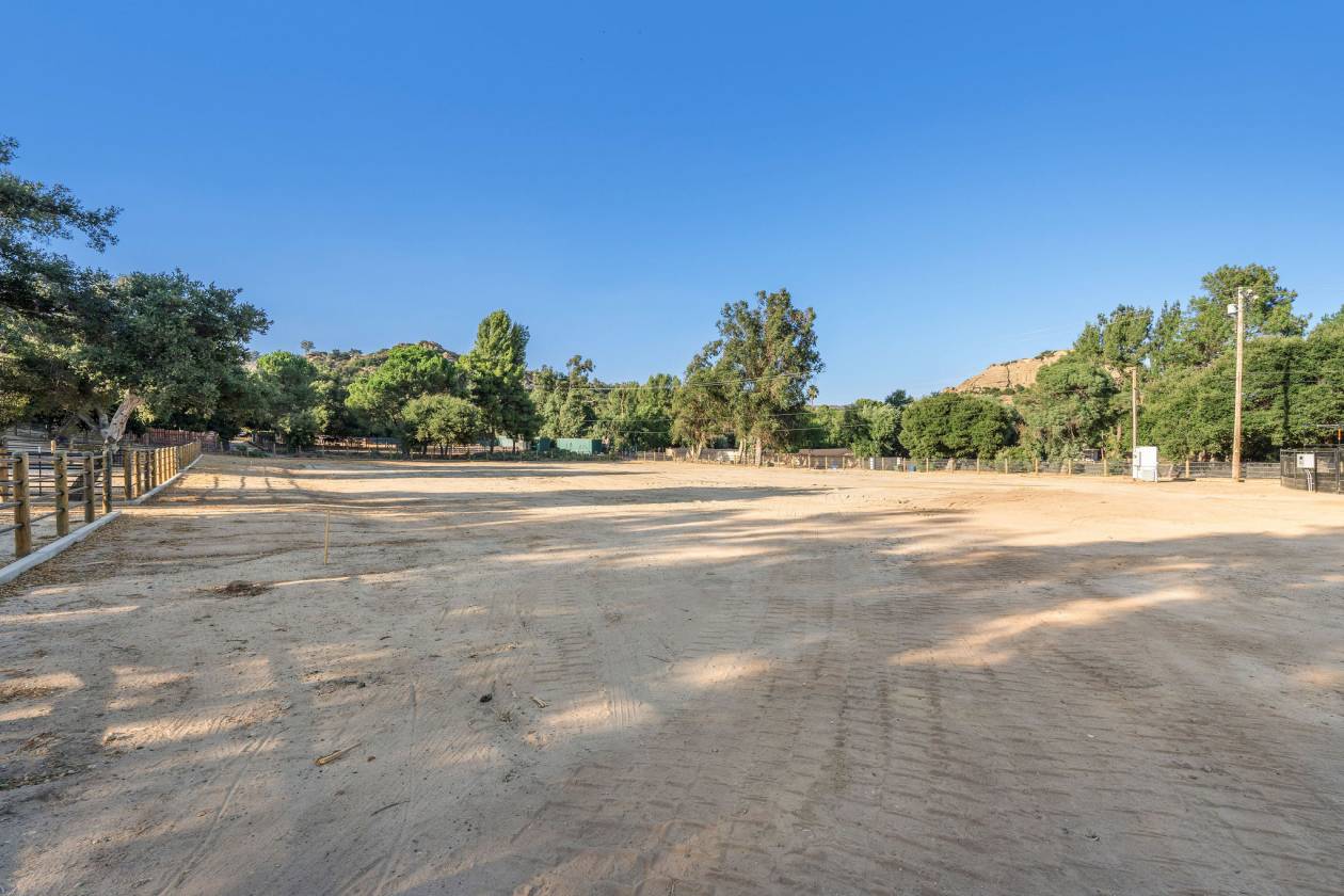 Serene 8-Acre Equestrian Retreat - photo 17