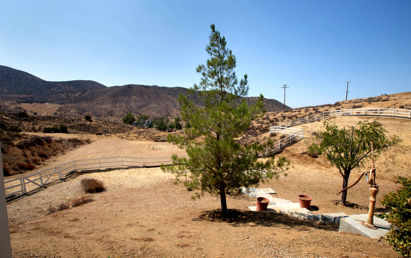 Newly Priced Hidden Country Charmer in the Hills ! Agua Dulce, Los