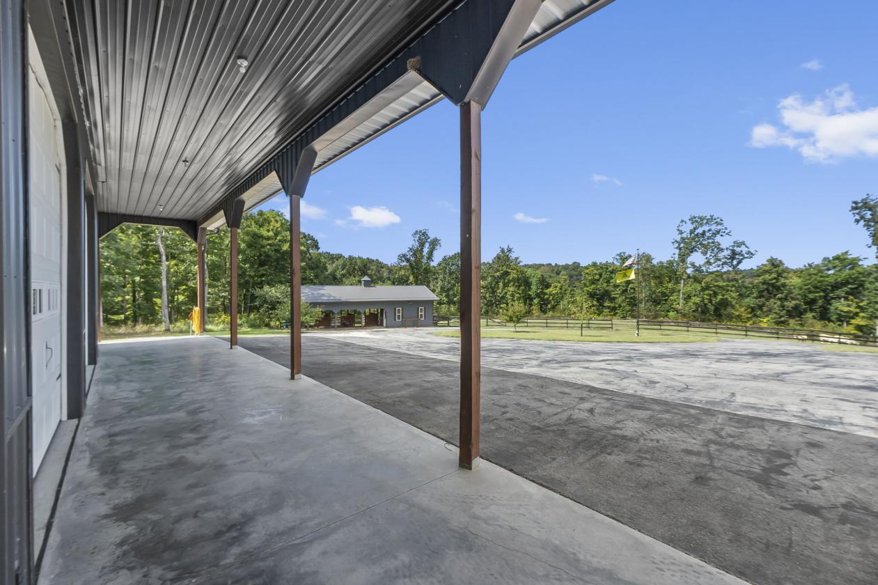 31 Acres, 5-Stall Barn & Luxury Home - photo 20