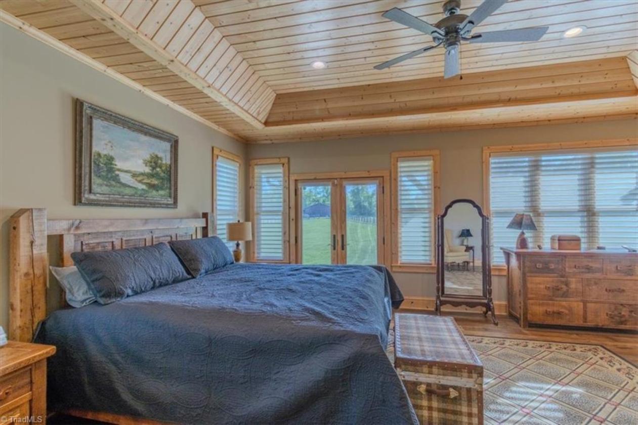 Luxury equestrian farm with custom home - photo 9