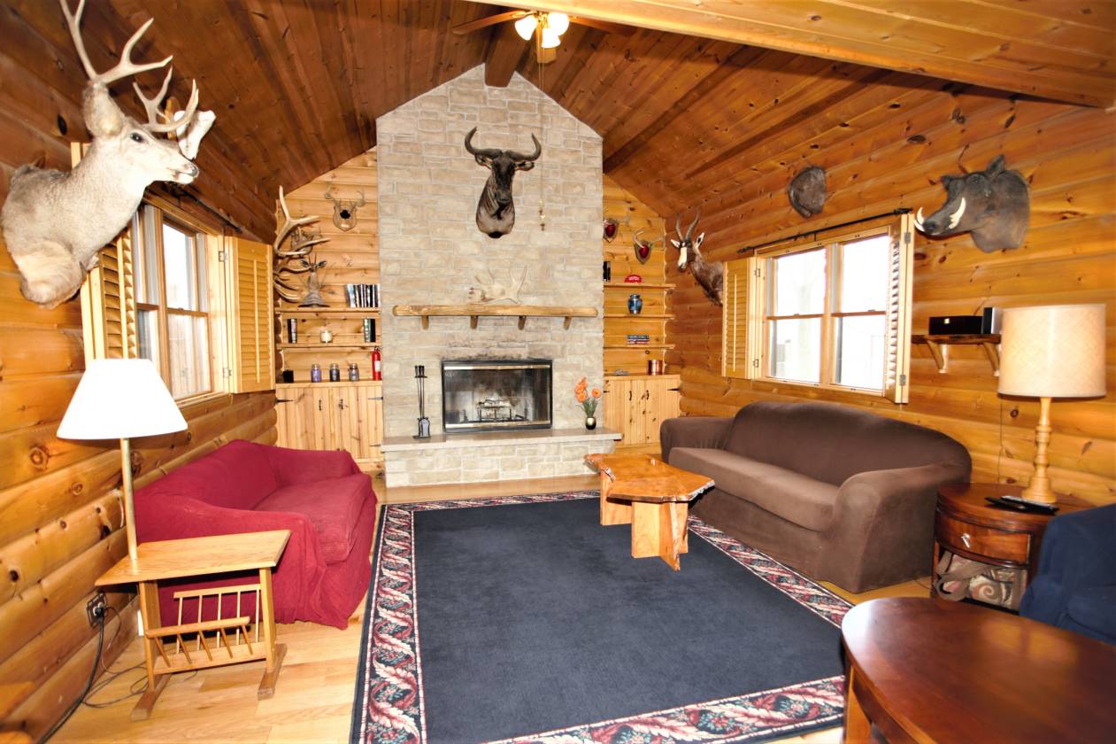 Stately Equestrian Farm on 20 acres Waukesha, Waukesha County, Wisconsin