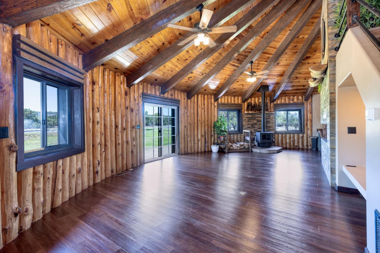 4-STALL BARN, 10 ACRES, RV HOOKUPS, HOME - photo 10